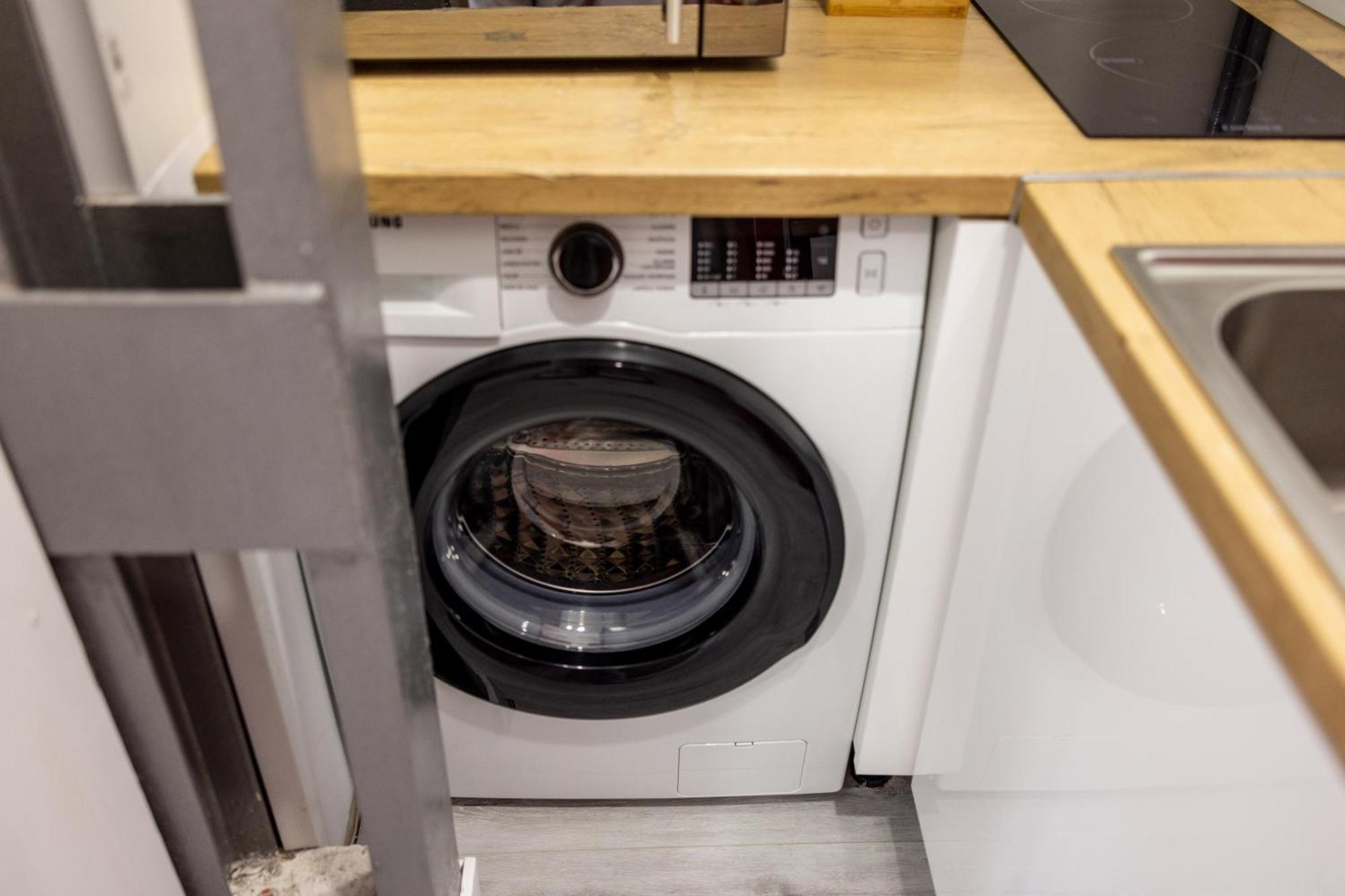 Los Apartamentos Jacinto Benavente Centro Madryt Zewnętrze zdjęcie