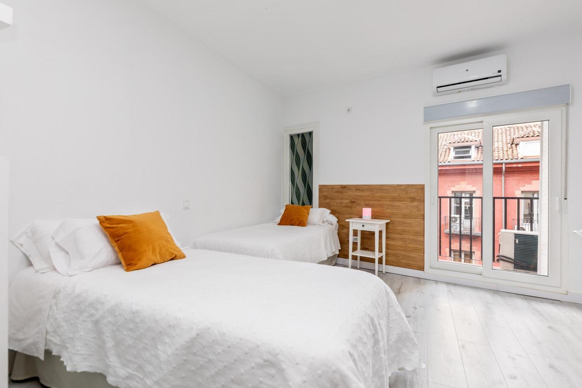 Los Apartamentos Jacinto Benavente Centro Madryt Zewnętrze zdjęcie