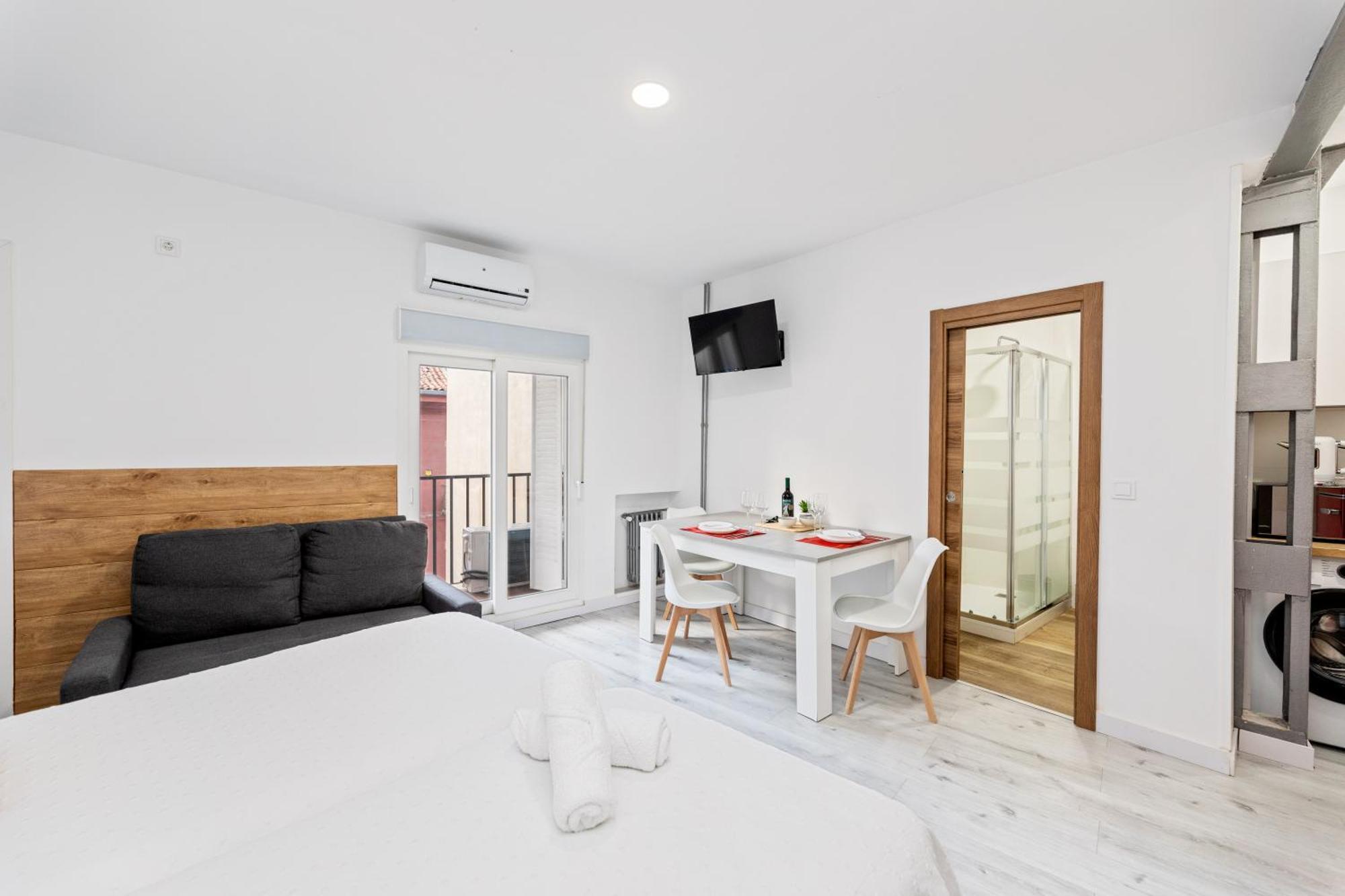 Los Apartamentos Jacinto Benavente Centro Madryt Zewnętrze zdjęcie