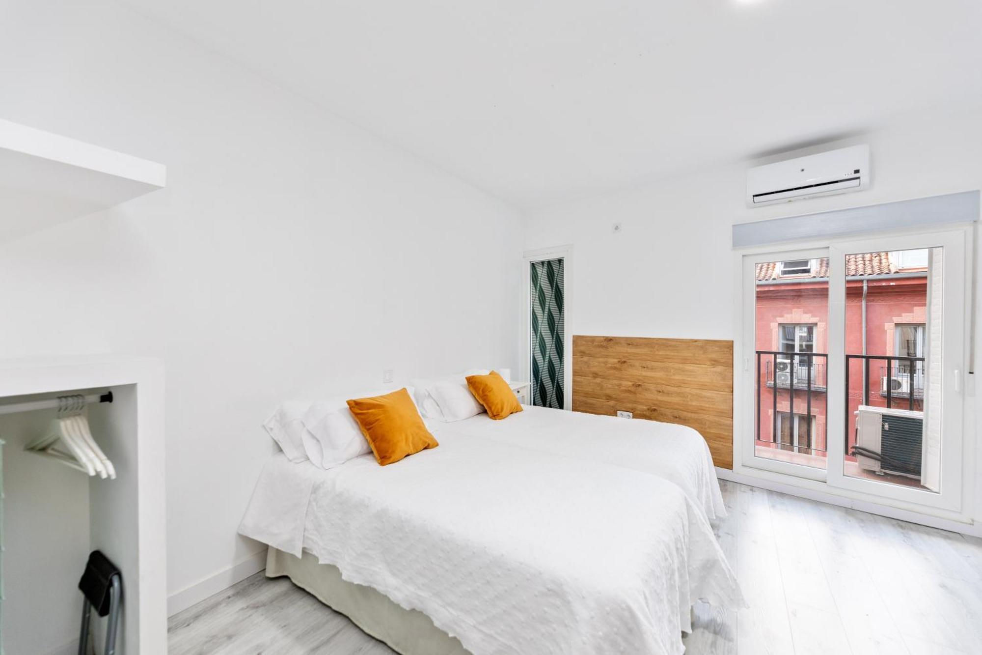 Los Apartamentos Jacinto Benavente Centro Madryt Zewnętrze zdjęcie